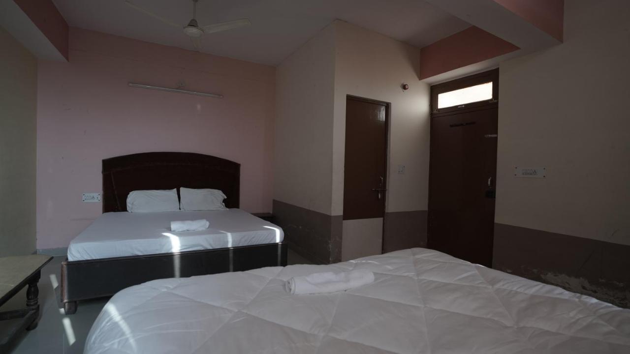 Hotel Mohan By Wb Inn آغْرا المظهر الخارجي الصورة